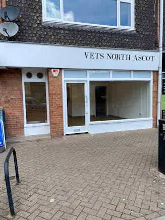 3 Royal Hunt House, Ascot, Retail To Let - Front.jpg