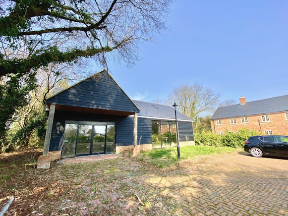Bell Cottage, Dunstable Road, Studham, Office / Retail To Let - 2.jpeg