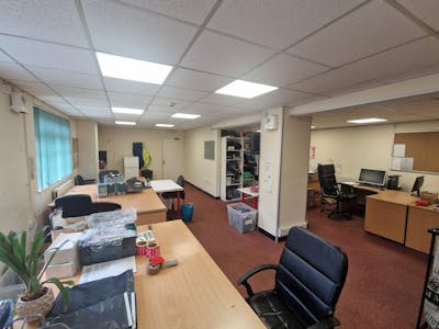 Unit 8d, Stockport, Industrial/Logistics To Let - 20250811_160901.jpg