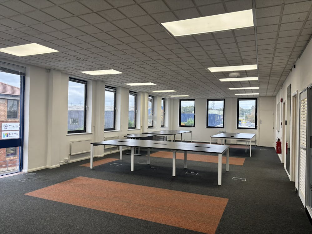First Floor, Unit 15 New Fields Business Park - IMG_9828.JPEG
