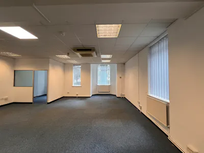 Ardenham Court, Aylesbury, Office To Let - 20260909_151451013_iOS.jpg