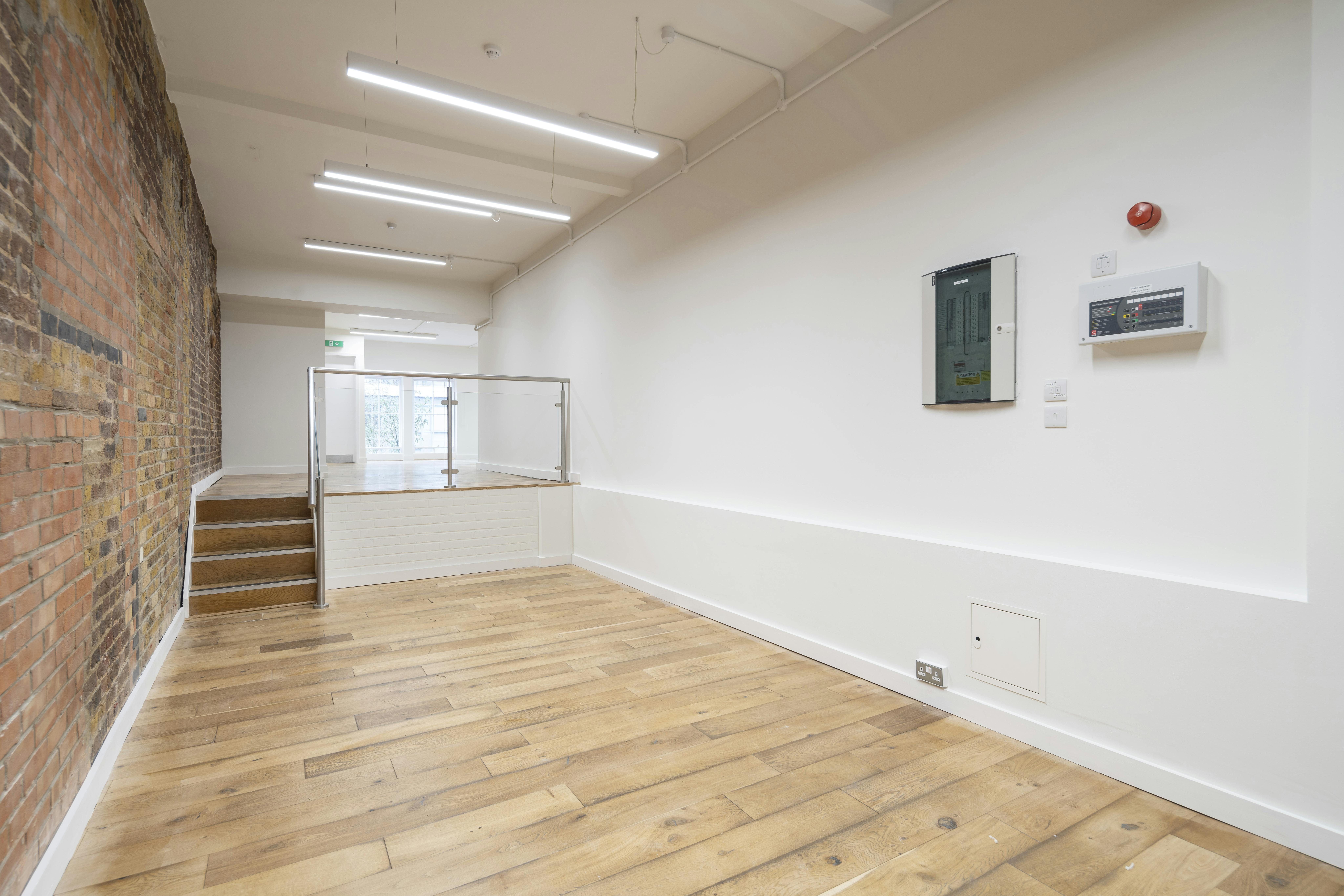 Unit 33, Waterside, 44-48 Wharf Road - MC40101486HR.jpg