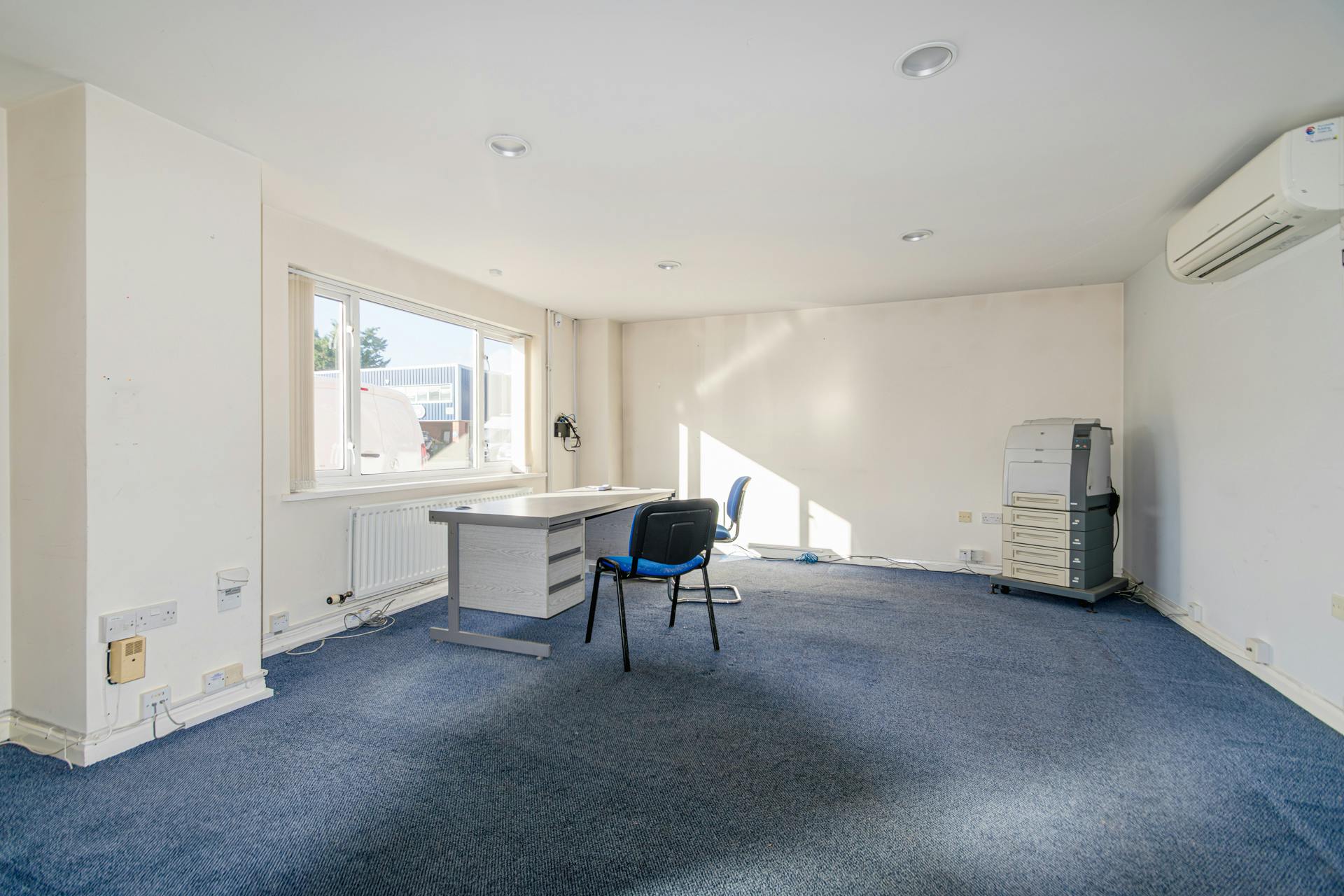 Industrial Unit in Ringwood - photo 3