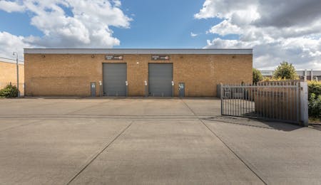 242 Gresham Road, Slough, Industrial / Warehouse To Let - 242 Gresham Road 2.jpeg
