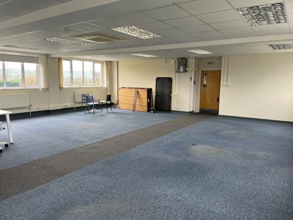 First Floor Offices, Building 330, Aylesbury, Offices / Offices To Let - 20250325_104217400_iOS.jpg