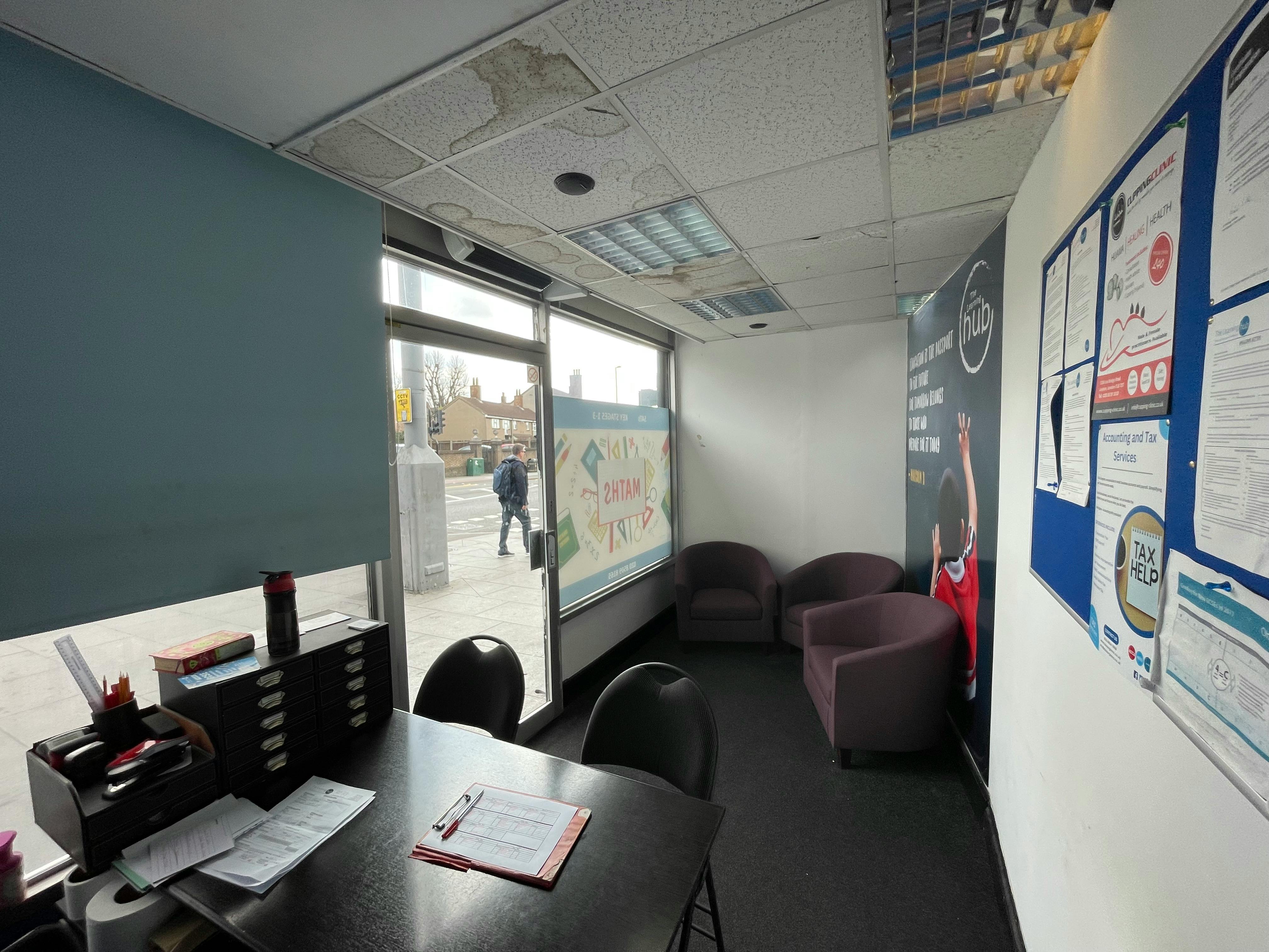 Retail/Shop in London - photo 2