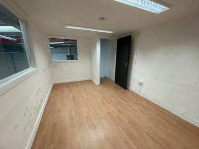 Unit 22 The Hawthorn Centre, Harrow, Warehouse To Let - Unit 22 Hawthorn Centre (12).jpg