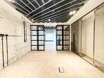 83 Mortimer Street, London, Retail To Let - IMG_5168.jpg