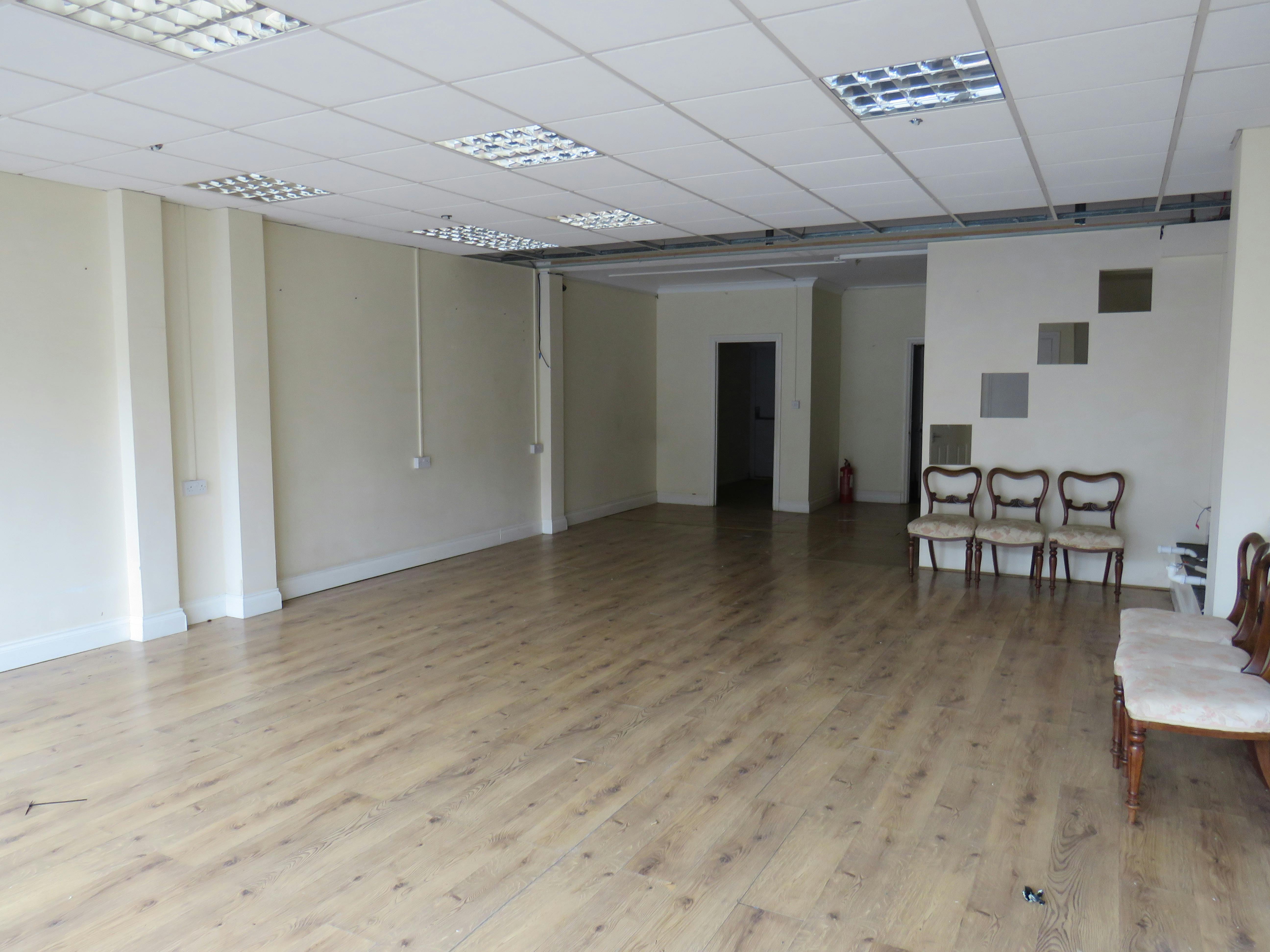 24 / 24a Station Road, Liphook, Retail To Let - IMG_1846.JPG