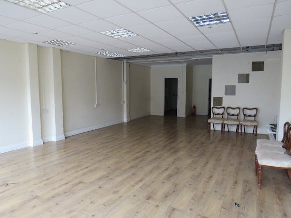 24 / 24a Station Road, Liphook, Retail To Let - IMG_1846.JPG