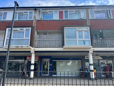 9/9A Gossops Parade, Crawley, Retail To Let - IMG_1199.JPG