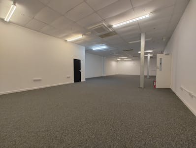 Titan, Kendal Avenue, Park Royal, Industrial/Logistics To Let - IMG_20240116_130045143.jpg