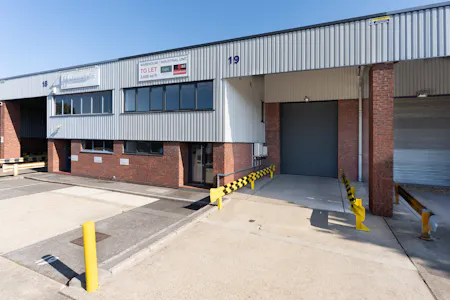 Unit 19, Trident Industrial Estate, Colnbrook, Industrial/Logistics / Industrial / Warehouse To Let - IW-250826-DL-003-U19.jpg