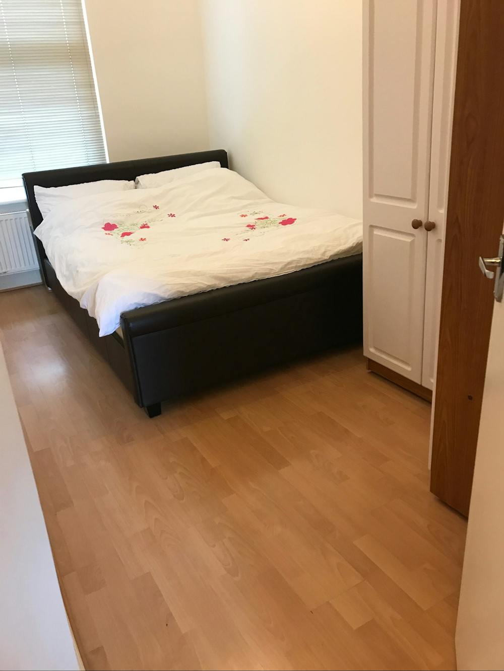 25 High Street - Bedroom.jpeg