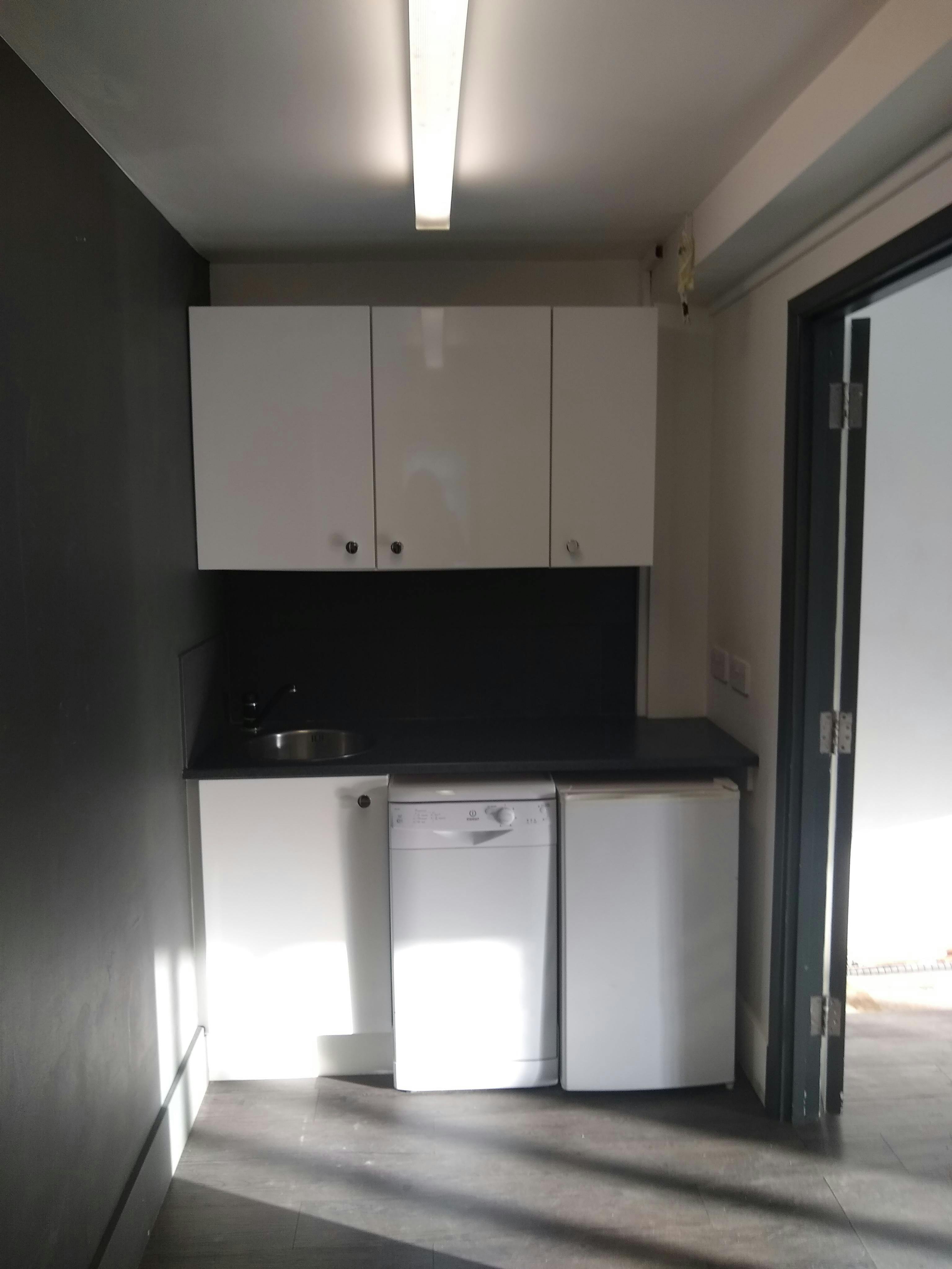 Office in Woking - photo 4