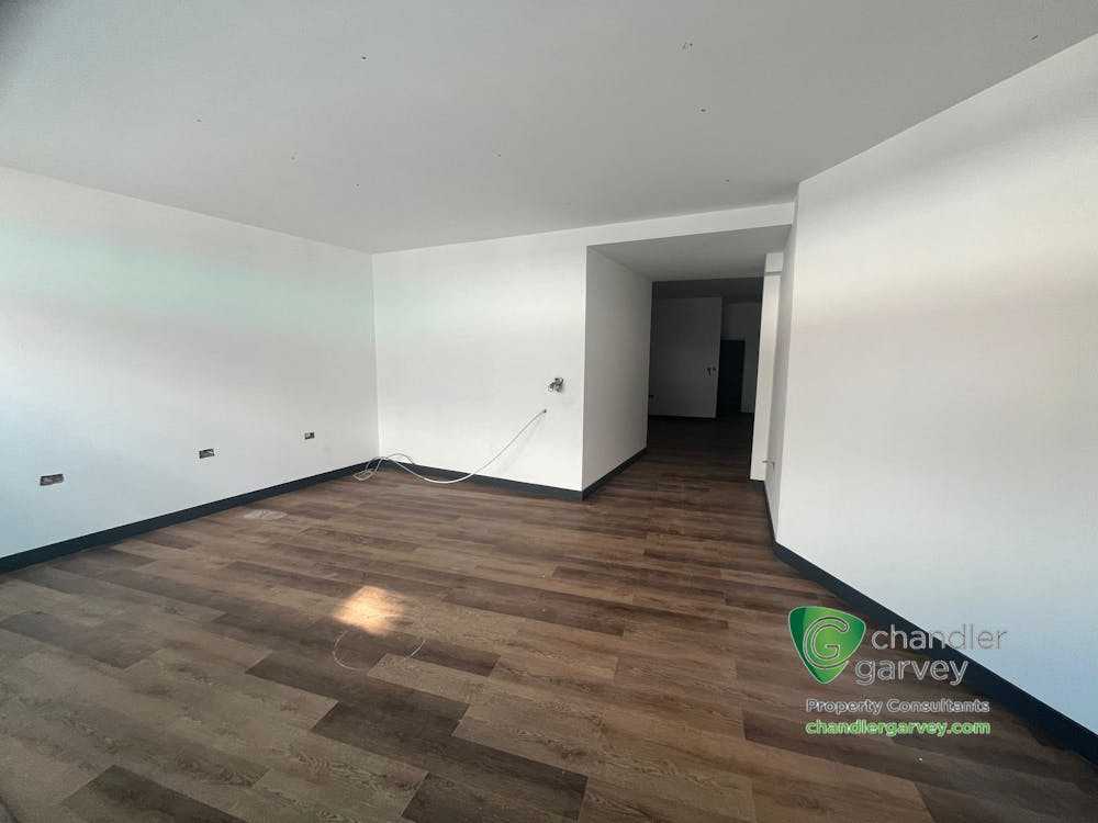 10 High Street, Aylesbury, E (Commercial / Business / Service) / Retail To Let - WhatsApp Image 20240913 at 143037_bc95a9cd.jpg