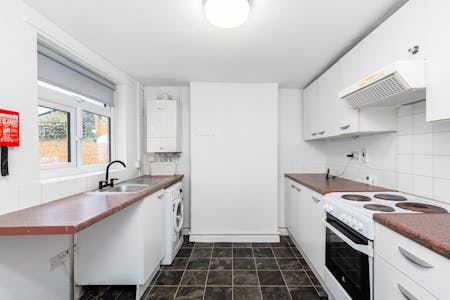 Tuskar Street, London, Maisonette To Let - Kitchen