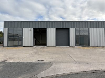 Units 18-20, Severnside Trading Estate, Textilose Road, Manchester, Industrial To Let - IMG_0884.JPG