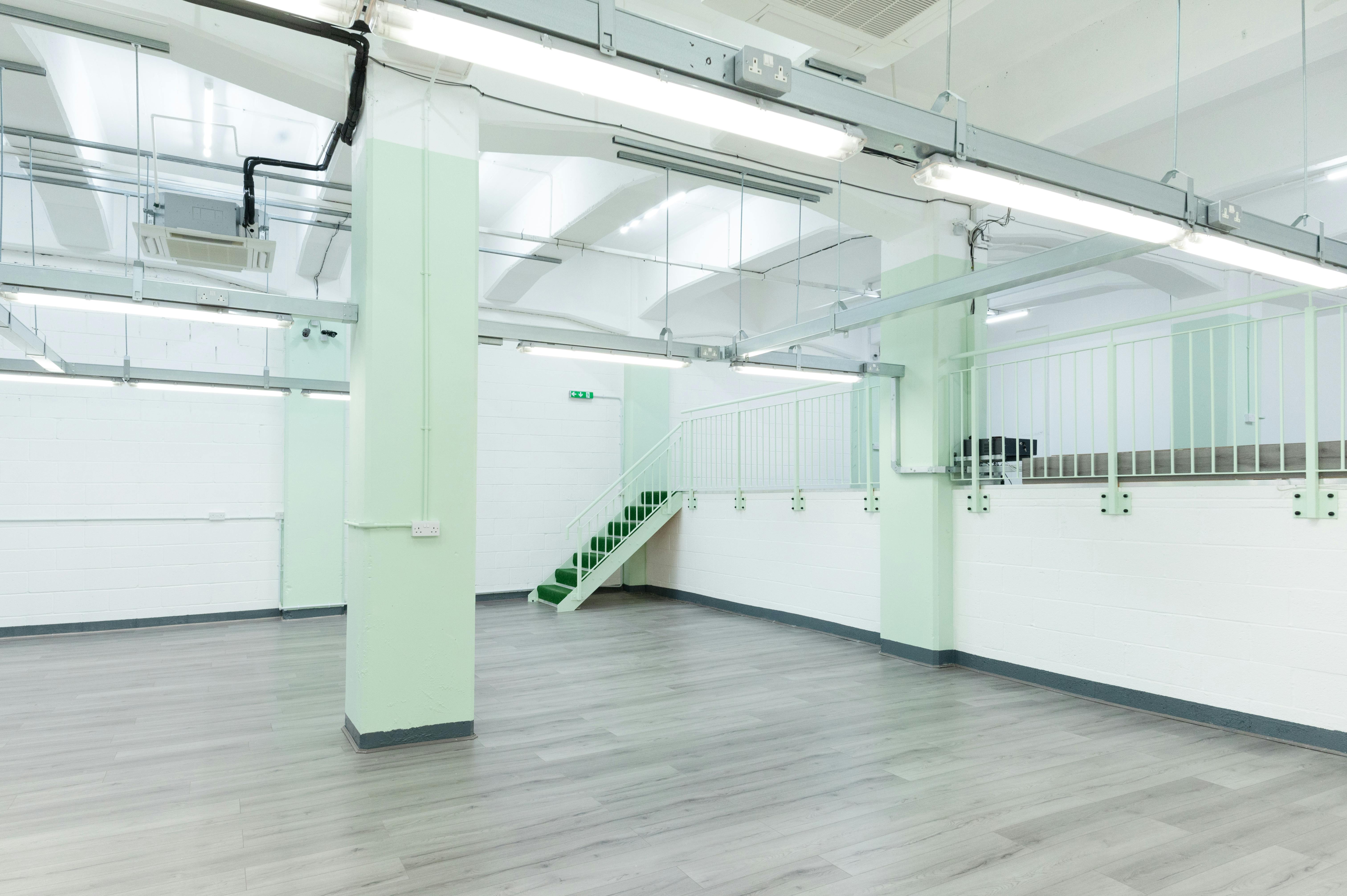 Industrial Unit in London - photo 3