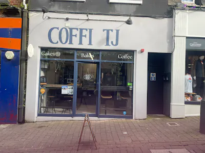 5 Hall Street, Carmarthen, Retail To Let - IMG_0418.jpg