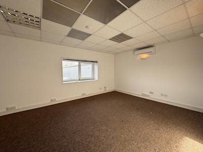 Unit 8 Park Gate Business Centre, Southampton, Industrial / Warehouse To Let - WhatsApp Image 2026-01-16 at 14.17.19 (2).jpeg