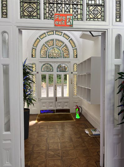 Office in Surbition - photo 3