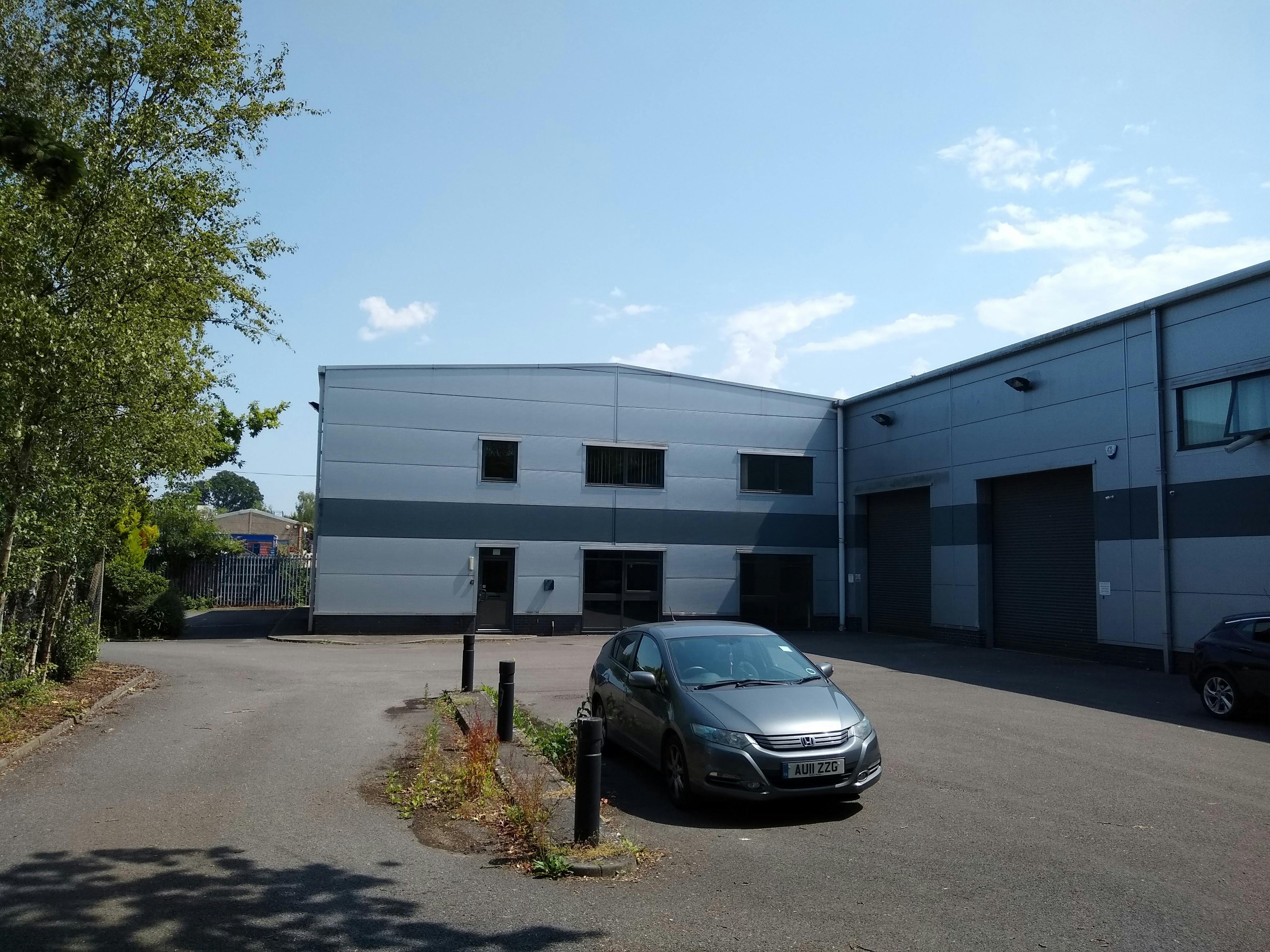 Industrial Unit in Crawley - photo 4