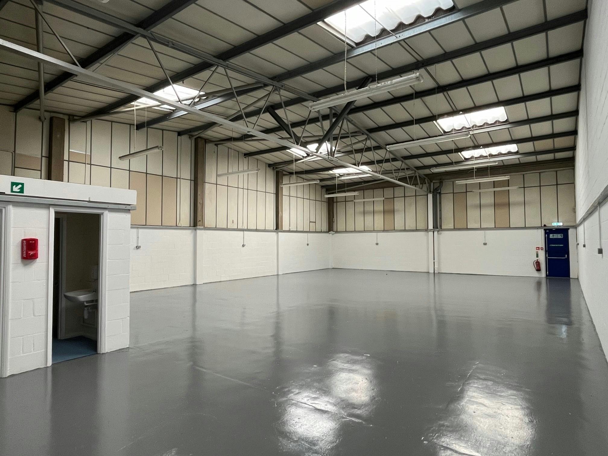 Unit 7 River Ray Industrial Estate, Barnfield Road,, Swindon, Industrial To Let - 4.jpg