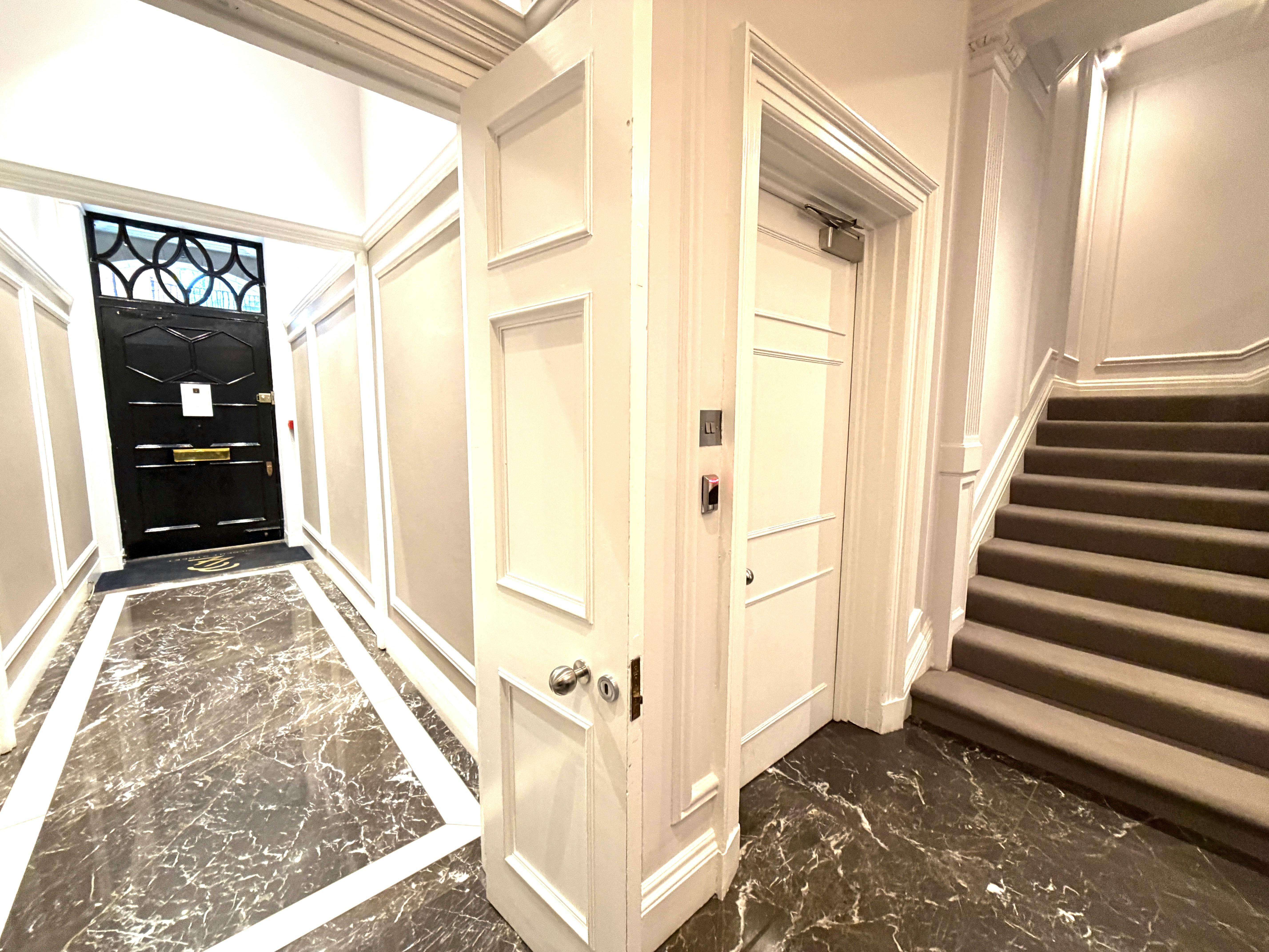 22 Gilbert Street, London, Offices To Let - IMG_4638.jpg