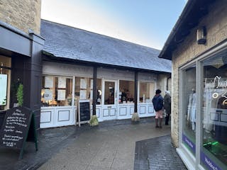 3 Wesley Walk, Witney, Retail To Let - IMG_7467.JPG