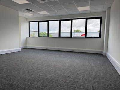 Unit 19, Trident Industrial Estate, Colnbrook, Industrial/Logistics / Industrial / Warehouse To Let - IMG_3106.JPG