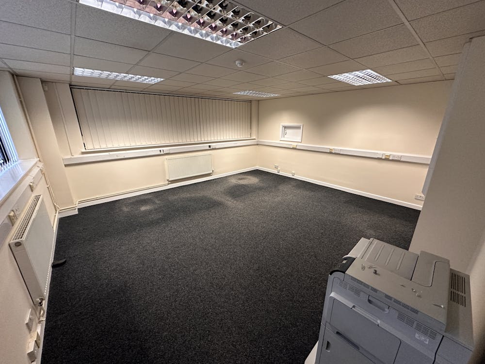 Unit 4, Brookdale Road - IMG_1640.JPG