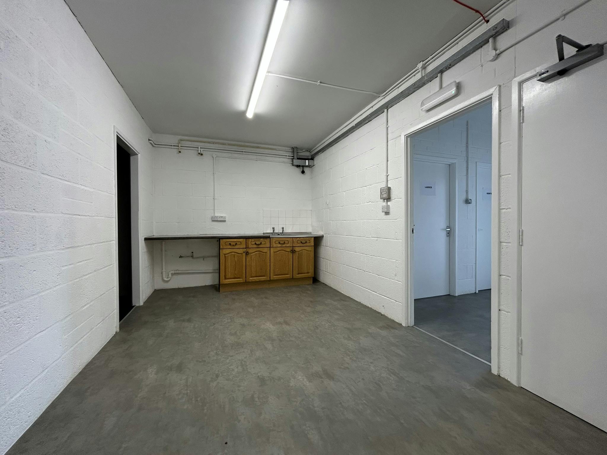 Unit 4 The Hidings, Love Lane Industrial Estate, Cirencester, Industrial / Other To Let - IMG_6163.JPEG