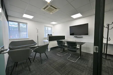 Unit A2 Windsor Place, Crawley, Office To Let - people images statom-3.jpg