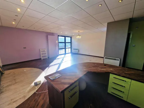 Unit 18 Hassocks Wood Business Centre, Basingstoke, Industrial / Office To Let - 20261016_103023.jpg