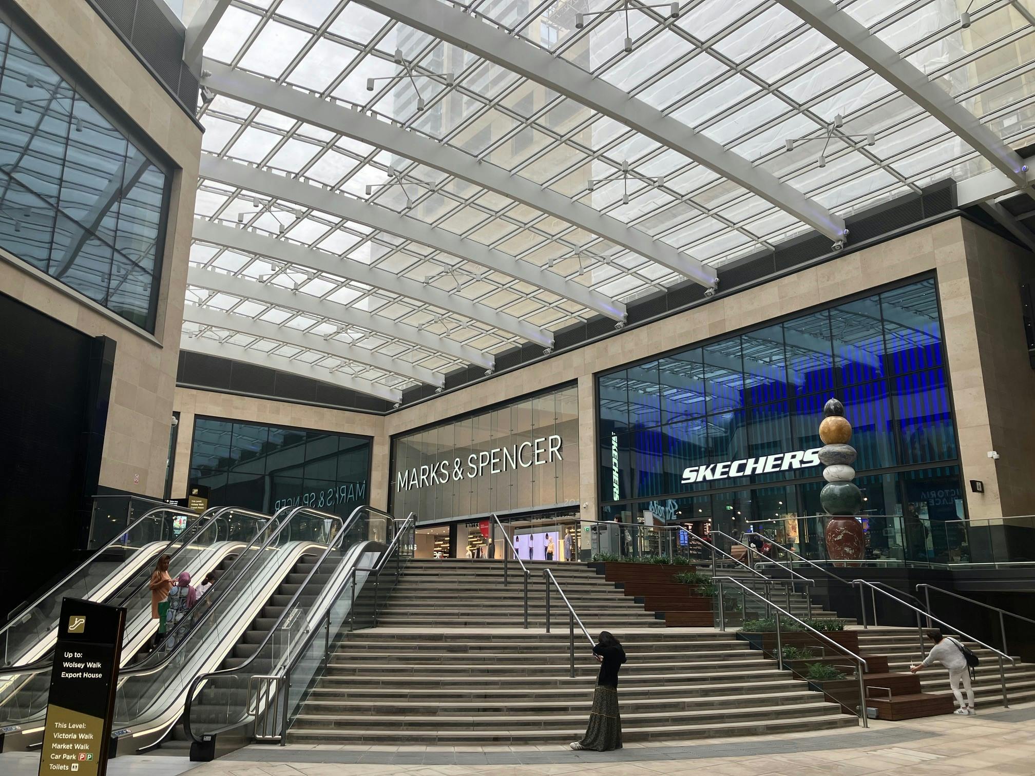 Office in Woking - photo 3