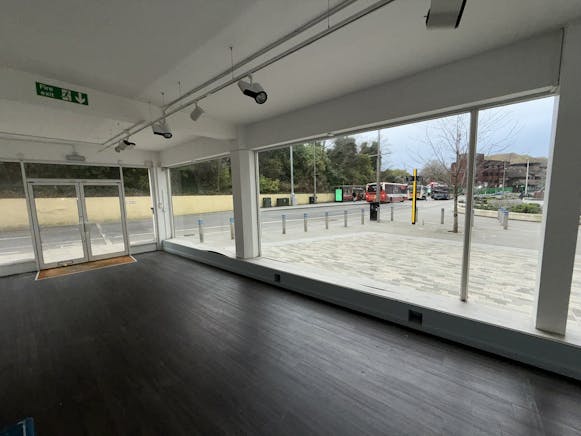 28 High Street, Woking, Retail To Let - IMG_5536.JPEG