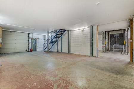 Showroom / Warehouse unit, 4-12 Kempson Close, Aylesbury, E (Commercial / Business / Service) / Industrial / Retail To Let - 101955_4-12-Kempson-Close-Gatehouse-Way (34).jpg