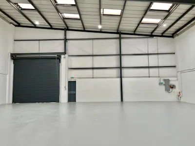 Unit 1  Airlinks Industrial Estate, Heston, Heathrow, Warehouse To Let - 3 Airlinks Warehouse 2.jpg