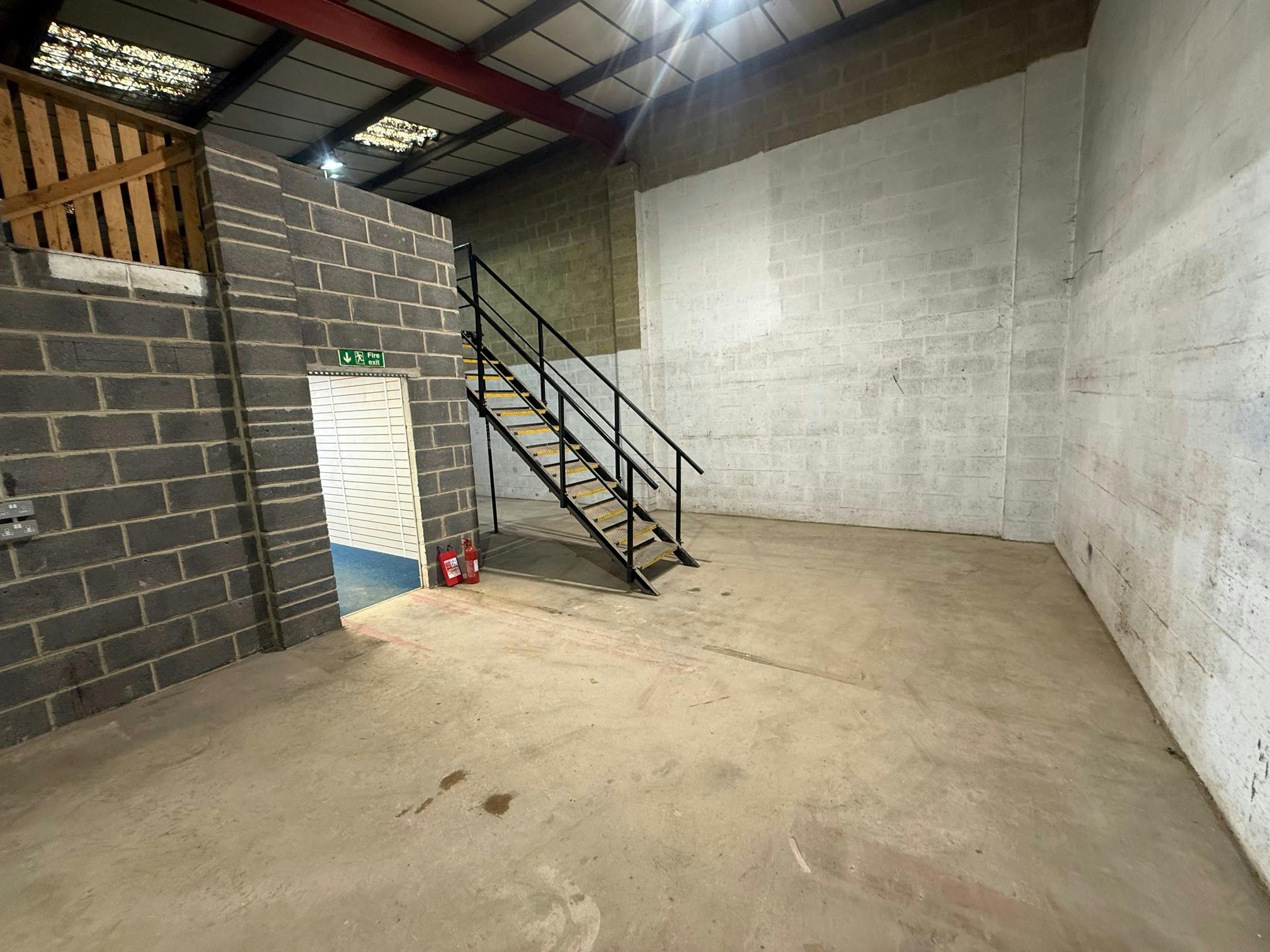 Unit A Bumpers Way, Bumpers Farm Industrial Estate, Chippenham, Industrial To Let - 9.jpg