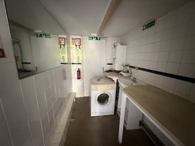 17 Kings Parade, Brighton, Retail To Let - IMG_7123.jpg