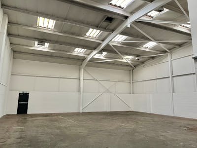 Unit 23, Hounslow, Industrial / Warehouse To Let - 23 Airlinks  Warehouse 3.jpg