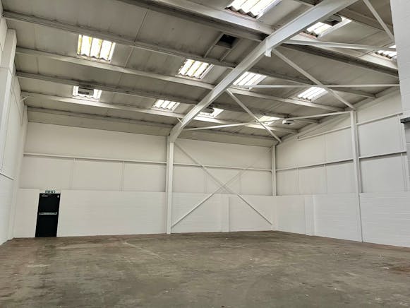 Unit 23, Hounslow To Let - 23 Airlinks  Warehouse 3.jpg