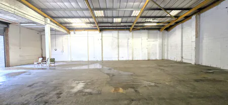 Unit 14, Lyndean Industrial Estate, London, Industrial To Let - 20251201_122400(0) - Edited.jpg