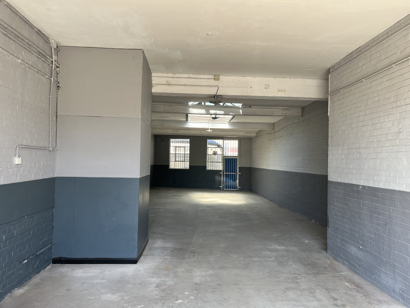 11 Trafford Road, Reading, Industrial / Warehouse To Let - Ground Floor Workshop / Industrial Area