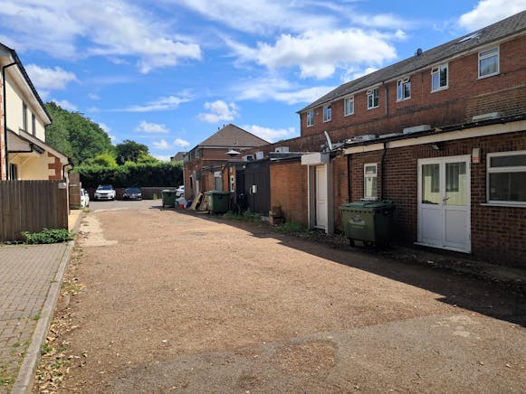 5 Royal Hunt House, Ascot, Retail To Let - propRl1D8qj.jpeg