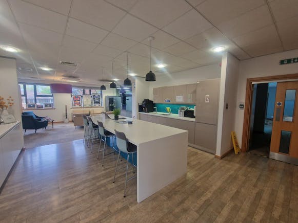 Cromwell Place, Basingstoke, Office To Let - 20260416_155133.jpg