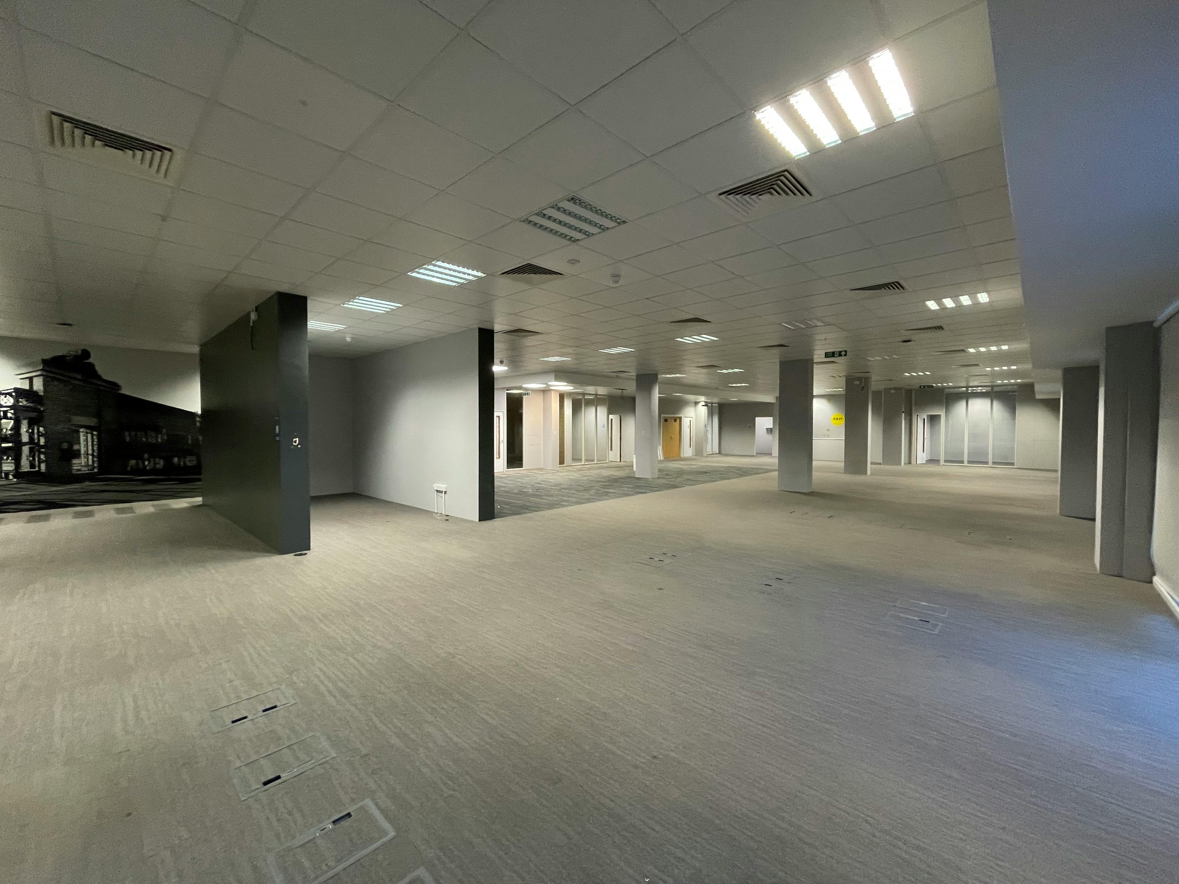 Office in London - photo 4