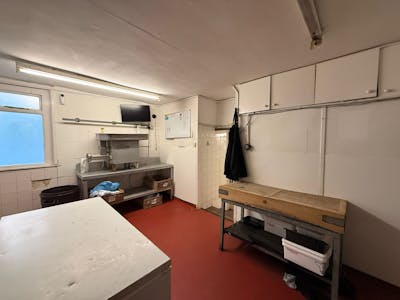 17 High Street, Westerham, Retail To Let - WhatsApp Image 20251213 at 154530 6.jpeg