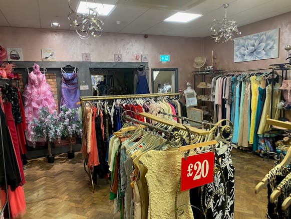 12 Green Street, Neath, Retail To Let - Inside1.jpg